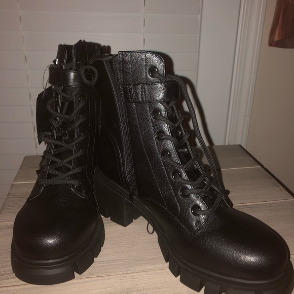 Women’s GBG (Guess Brand) Black beveled (inside zipper) boots (brand new) - Picture 2 of 5